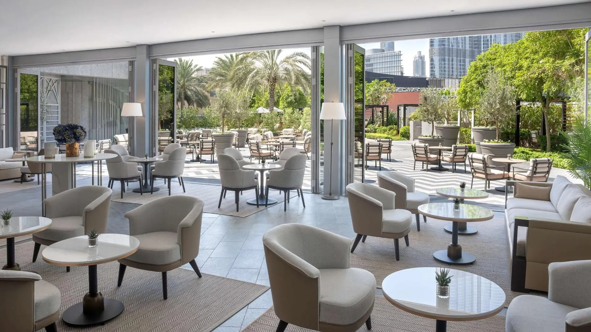 Address Boulevard Dubai 5*,
