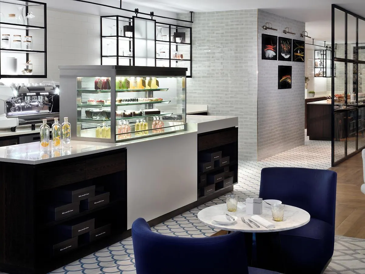 Address Boulevard Dubai 5*,